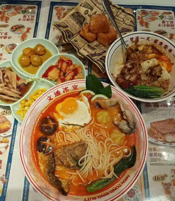 安福相册 “吃饭拍照被男友骂丢东谈主”引热议：信得过的尊重，是看管互相的范围