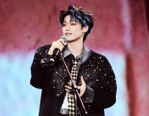 安福相册 梓渝登顶内娱杂志销量“第一”，阅历争议后，为何粉丝不脱粉呢？