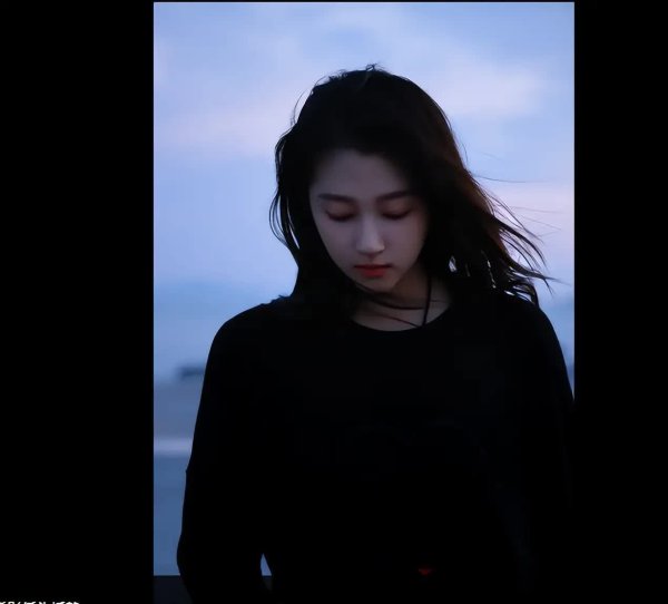 莆田安福相册 关晓彤海边现身，背心配从简长裙，又好意思又飒！