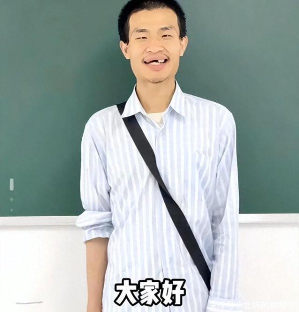 安福相册 整夜涨粉2000万爆红后，韦东奕吃饭总被围不雅拍摄！网友喊北大出手