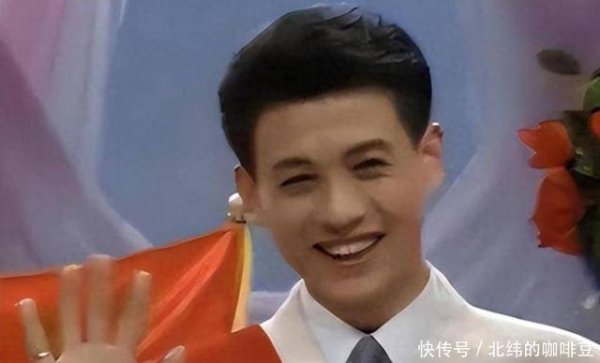 安福相册 程前：与董卿相恋6年，从央视主合手东说念主跨行当网红，62岁过的很幸福