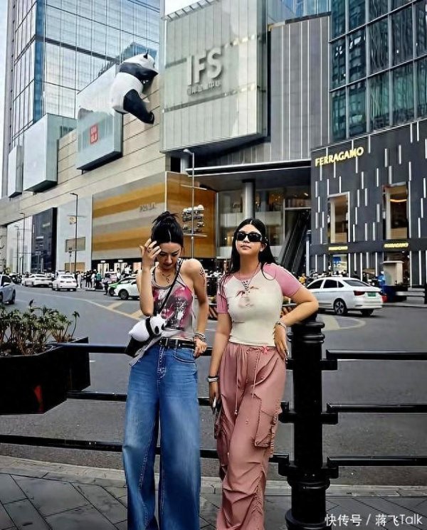 莆田安福家园 薇娅晒女儿同框照！分辨大到认不出，网友：真不敢信是她女儿