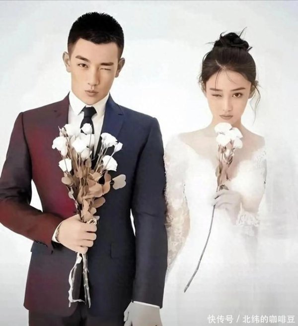 安福相册 何捷带太太丈母娘雨林游玩，武艺健硕很帅气，张馨予胆大执毛毛虫