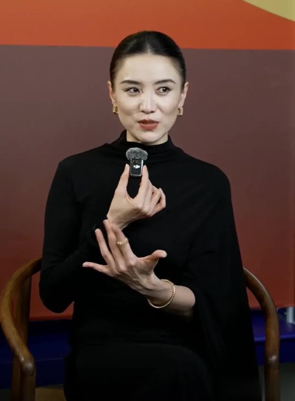 莆田安福相册 北京这通宵，宋佳气质佳，刘雅瑟造型迷，徐帆携养女亮相