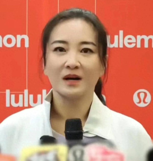 莆田安福相册 43岁贾玲最新出头，皮肤紧致形体瘦，狂夸汪顺帅似流川枫