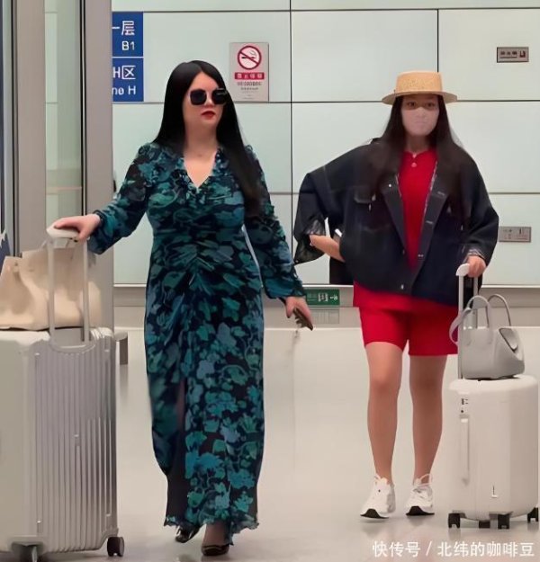 安福相册 李湘太有排面！带男儿过问英国驻华大使晚宴，李湘有意把我方P瘦