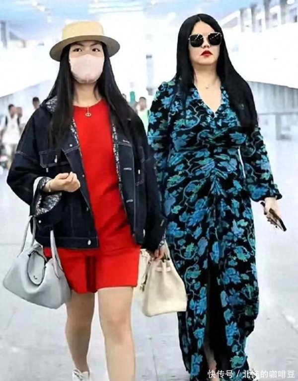 莆田安福相册 李湘王诗龄度假归国，李湘独处赘肉破落户气质，王诗龄肉体反弹