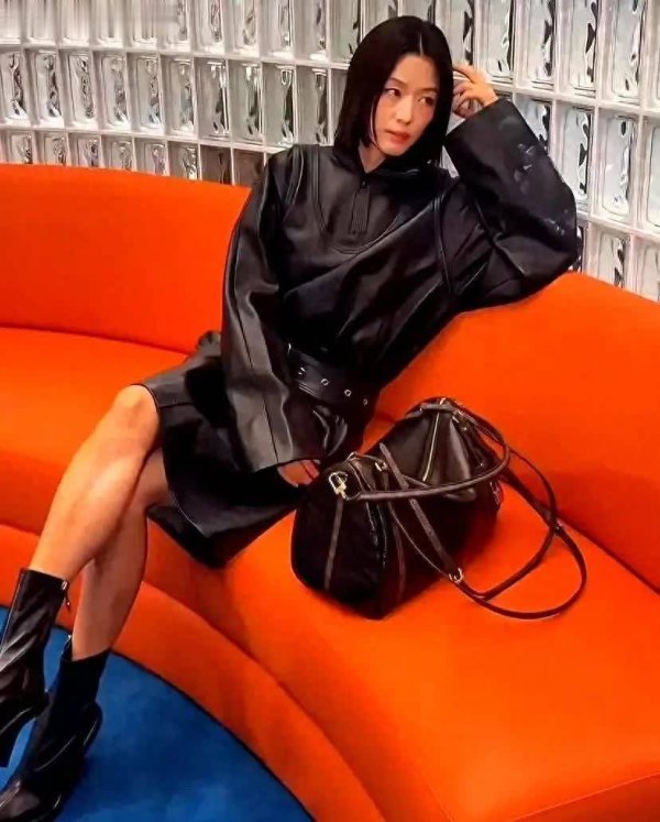 莆田安福相册 全智贤短发出席举止脸瘦一圈，法则纹重显憔悴干瘪