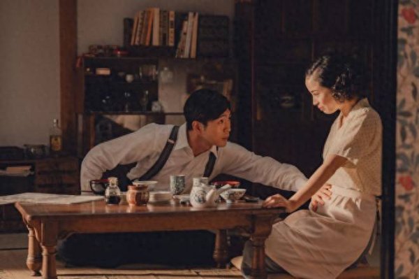 莆田安福相册 《远山淡影》曝脚色剧照 松下洸平轻抚广濑铃小腹