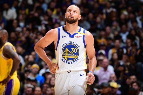 莆田安福家园 NBA-库里37+6詹姆斯33+5+9 英豪拒却横扫力克湖东说念主