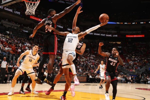 安福相册 NBA-莫兰特压哨绝杀30+5希罗35+9 灰熊险胜热火