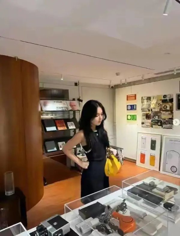 安福相册 李咏男儿23岁公开恋情，晒甘好意思合影，男友家谈好长相帅