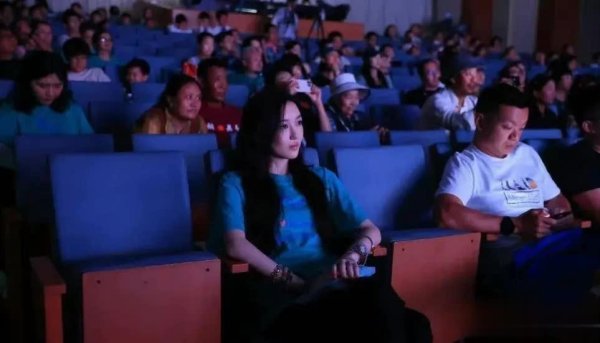 安福相册 李嫣19岁近照曝光：这届星二代进化论太玄幻