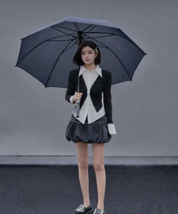 莆田安福相册 42岁陈妍希晒近照，短发幼态脸似仙女，短裙秀长腿超养眼