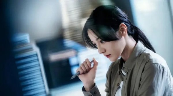 莆田安福相册 迪丽热巴专访：打戏淤青成勋章，实力演技颠覆偶像形象！