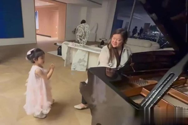 安福相册 86岁刘诗昆新豪宅曝光，妻女弹琴跳舞他独自享受生计