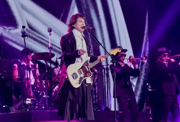 安福相册 歌手伍佰发进攻公告：官网被黑客入侵，辅导环球别上当