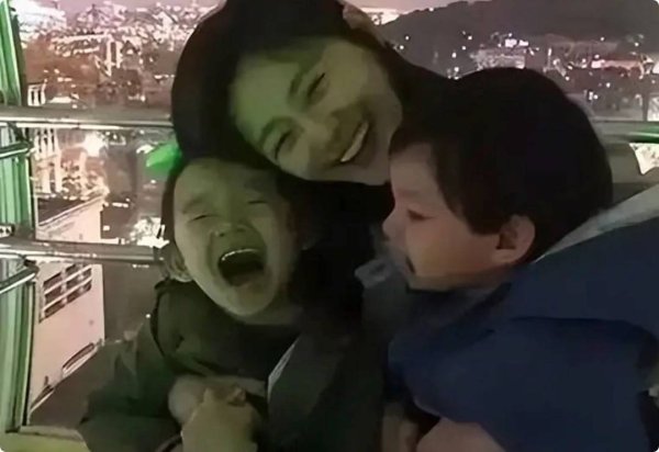 莆田安福相册 11岁玥儿正脸照曝光，长发撩肩五官似大S，妥妥好意思东说念主胚子