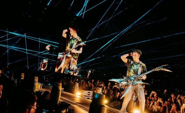 莆田安福相册 谢霆锋晒女儿Lucas，参与献技服制作，父子内敛高冷超像