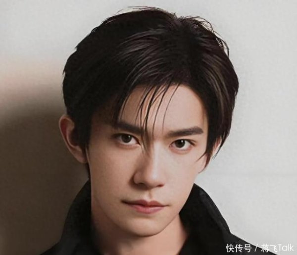 安福相册 易烊千玺的“获奖感言”在全网火了，朱媛媛的评价，终于有东谈主信了