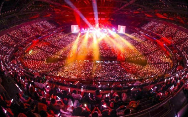 莆田安福家园 伍佰北京演唱会向歌迷深情广告“爱你一万年”