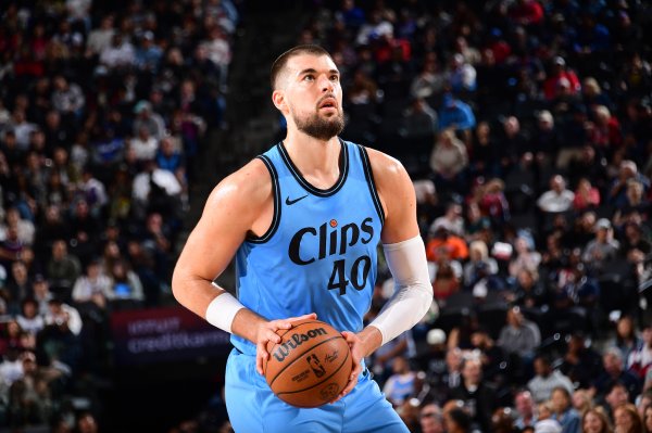 莆田安福相册 NBA历史首东说念主！祖巴茨全场0投失+0过失砍25+10创记录