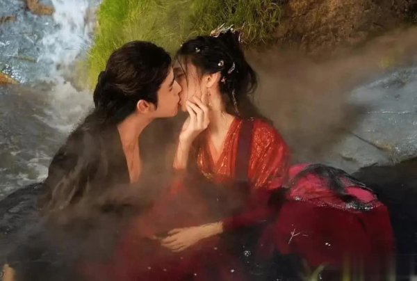 安福相册 张芷溪喊话星河酷娱践约：签条约赵露念念未出演