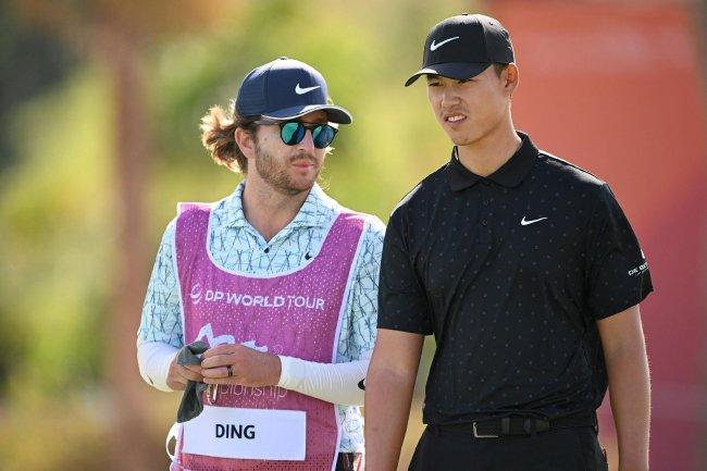 丁文一（右）和他的球童（图源欧巡赛）