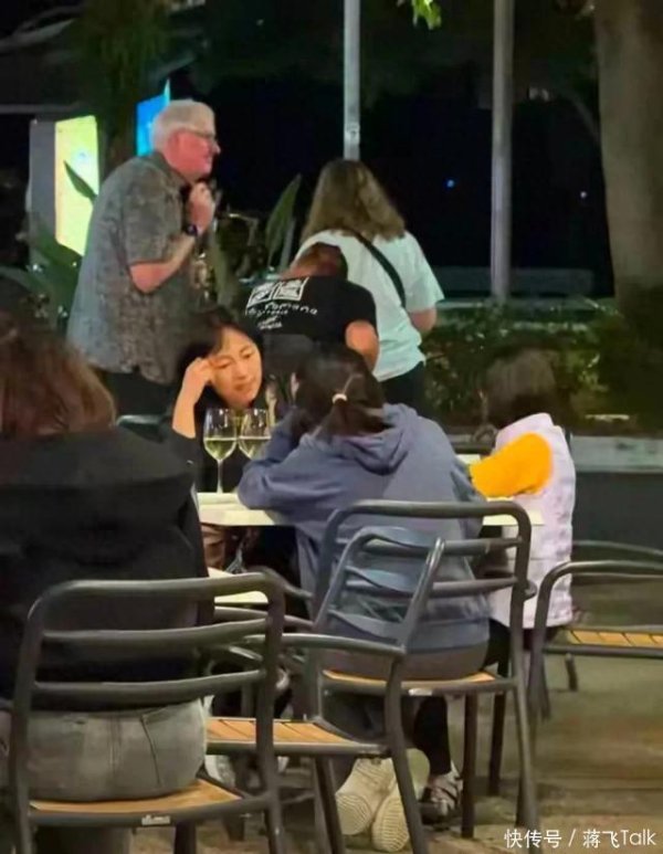 莆田安福相册 罗海琼一家四口澳洲被偶遇，她素面朝天打扮朴素，全齐没阔太架子