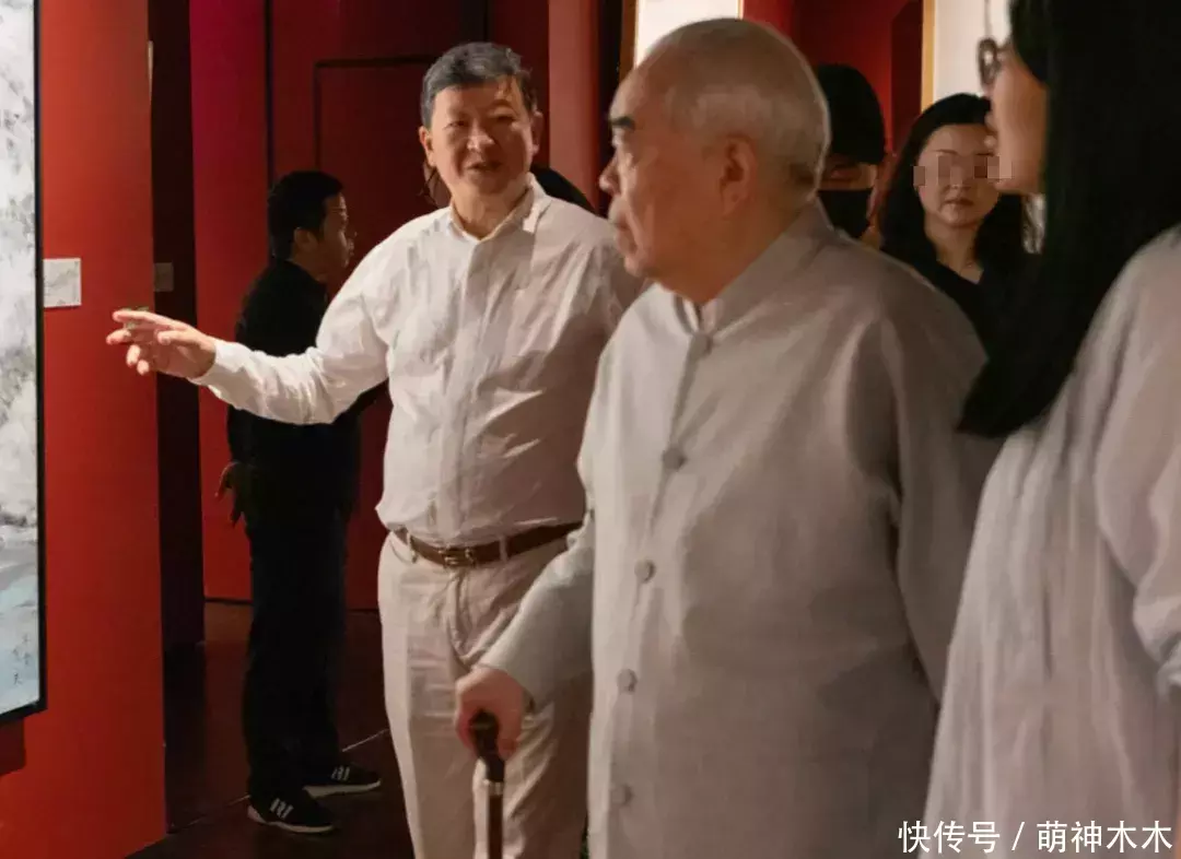 安福相册 范曾继子驳倒区毕命！背靠老爷子享尽资源，合影曝光从不提生父