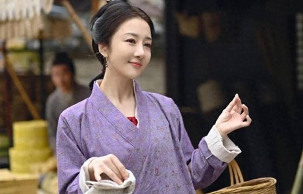 安福相册 曾是古装第一好意思东说念主，被狗咬毁容，现演坏女东说念主迎风翻红