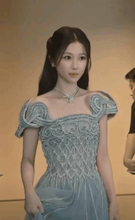 安福相册 上海之夜：迪丽热巴腰臀比绝了，唐嫣显嫩，杨幂超惊艳！