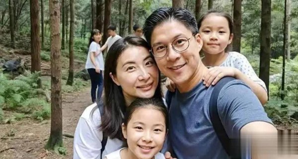 莆田安福家园 霍启刚鸳侣西藏行，郭晶晶高反酡颜眼肿，兴趣！