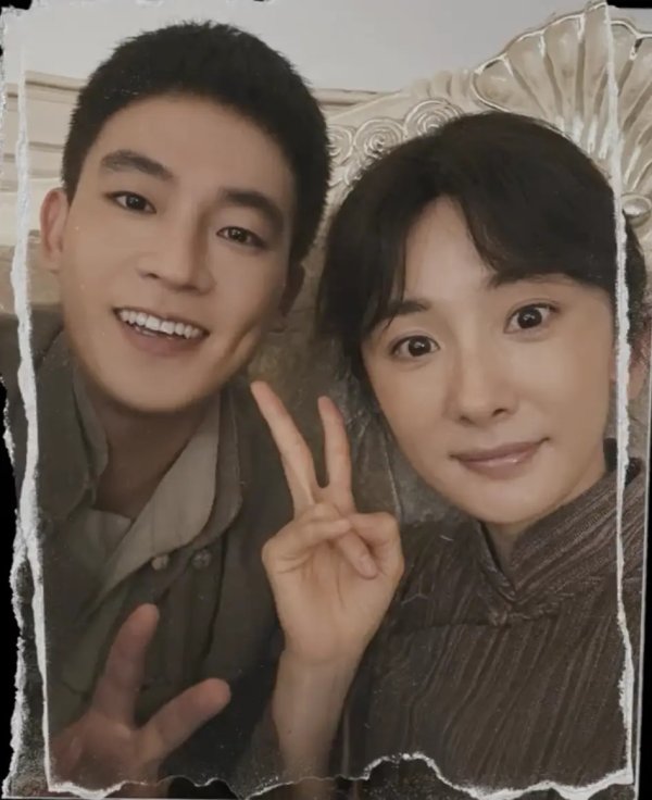 莆田安福相册 杨幂欧豪晒自拍合照宣传新剧，穿戏服亲密贴贴